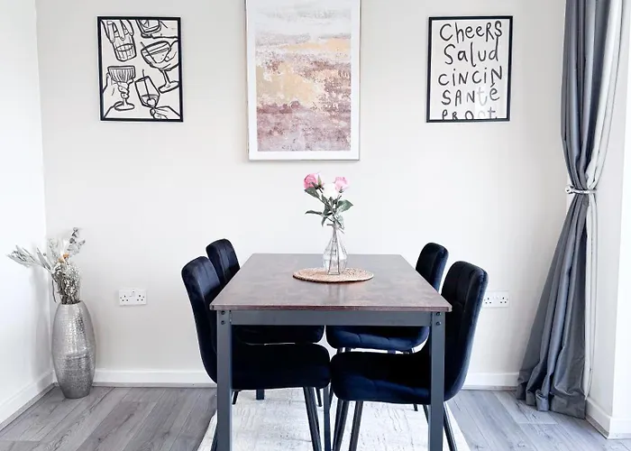 Apartament Lokfu Garden By Furnished 3 Bedroom House Free Parking Perfect For Contractors And Families