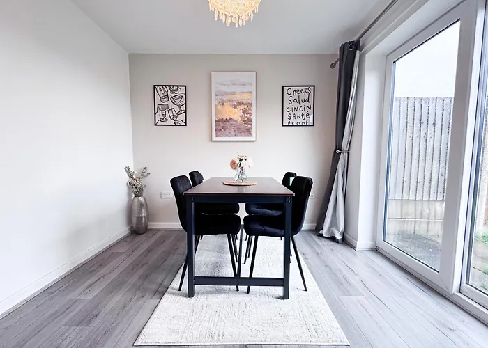 Apartament Lokfu Garden By Furnished 3 Bedroom House Free Parking Perfect For Contractors And Families *