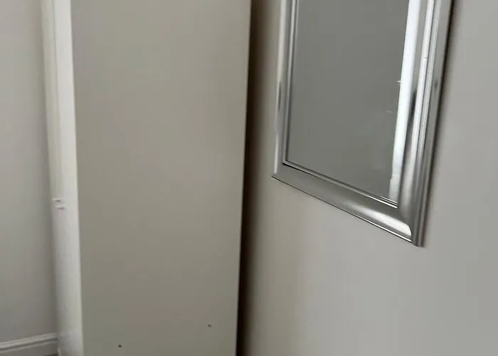 Faversham Place Apartment *