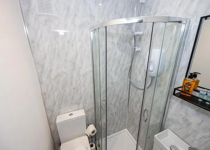 Private Ensuite With Kitchen Access By Irwell Manchester
