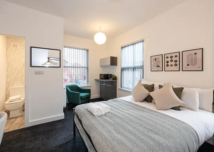 Private Ensuite With Kitchen Access By Irwell * Manchester