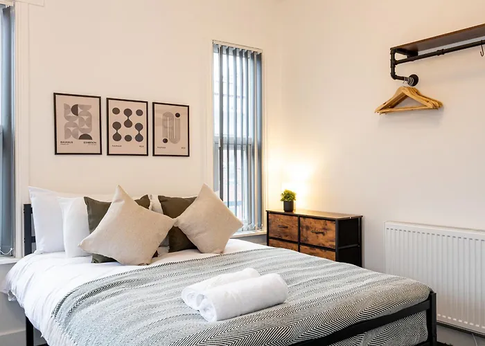 Private Ensuite With Kitchen Access By Irwell Hotel *