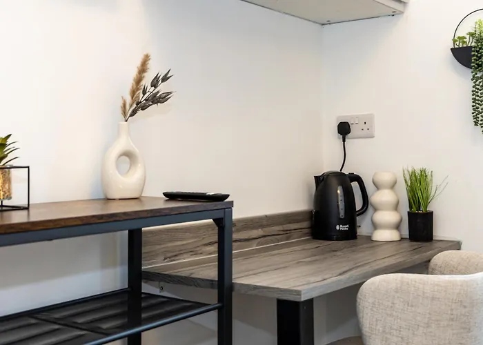 Private Ensuite With Kitchen Access By Irwell *