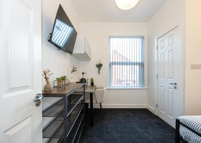 Private Ensuite With Kitchen Access By Irwell Manchester