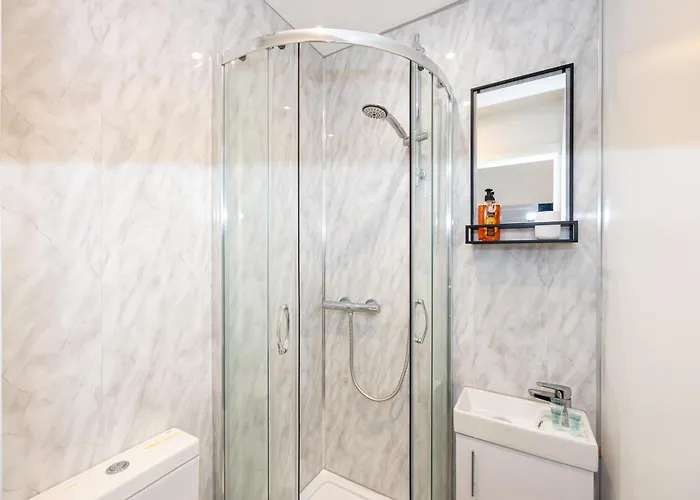 Private Ensuite With Kitchen Access By Irwell Hotel