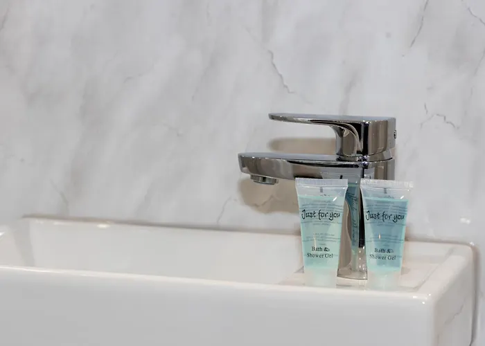 Private Ensuite With Kitchen Access By Irwell Manchester