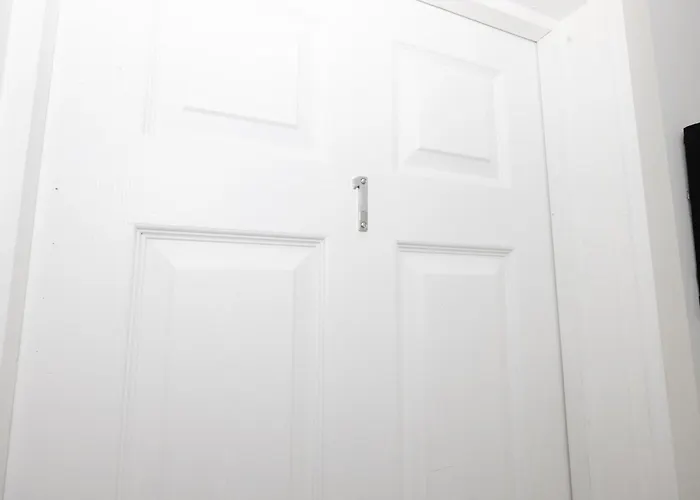 Private Ensuite With Kitchen Access By Irwell Hotel