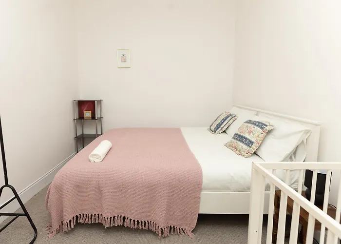 Charming Victorian Retreat 4br House In 맨체스터