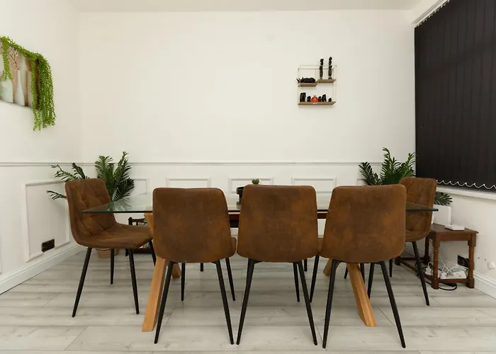 Charming Victorian Retreat 4br House In * 맨체스터