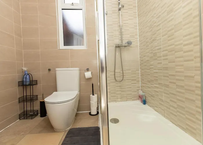 Charming Victorian Retreat 4br House In * 맨체스터