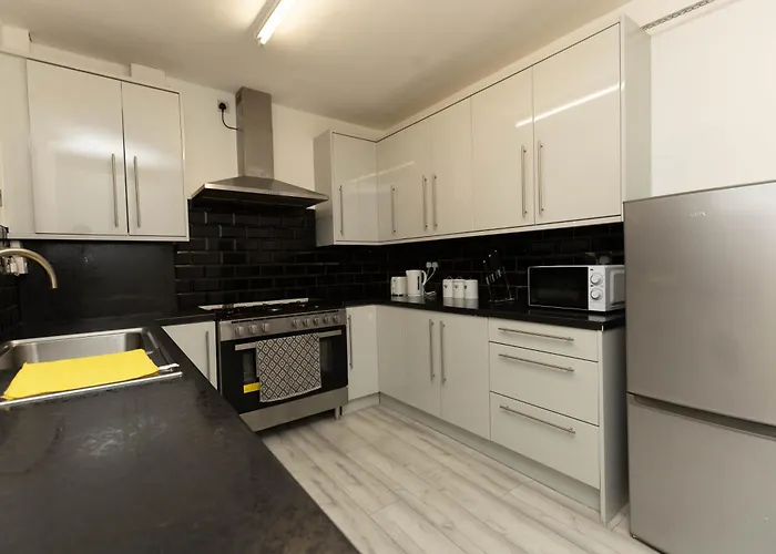 Charming Victorian Retreat 4br House In *