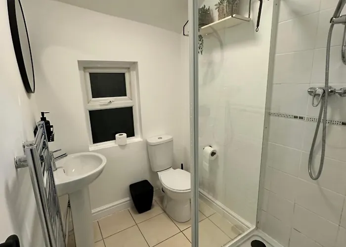 Daire Stylish Old Trafford 2br Apartment, Free Parking, Near Stadium & Centre Manchester