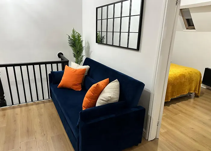 Stylish Old Trafford 2br Apartment, Free Parking, Near Stadium & Centre * Манчестер