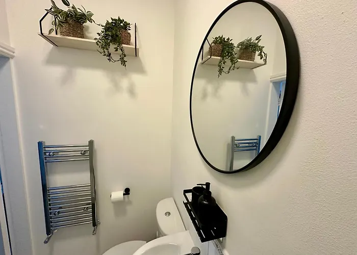 Апартаменты Stylish Old Trafford 2br Apartment, Free Parking, Near Stadium & Centre