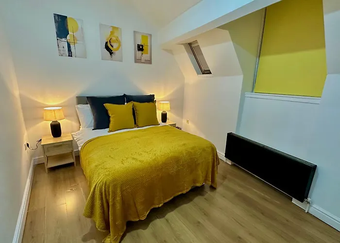 Stylish Old Trafford 2br Apartment, Free Parking, Near Stadium & Centre Manchester