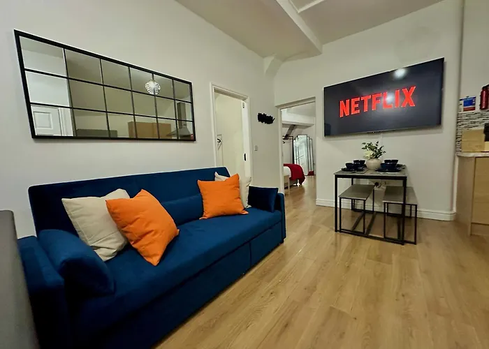 Daire Stylish Old Trafford 2br Apartment, Free Parking, Near Stadium & Centre *