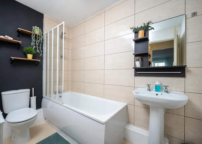 아파트 Cosy 4-bed House L Garden L Free Parking L Wifi L Specious L Hosted By The Cosy Corner Nationwide 맨체스터