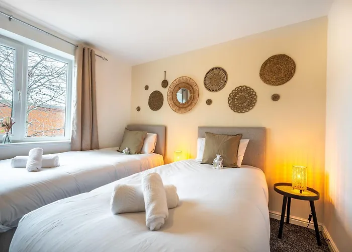 Cosy 4-bed House L Garden L Free Parking L Wifi L Specious L Hosted By The Cosy Corner Nationwide