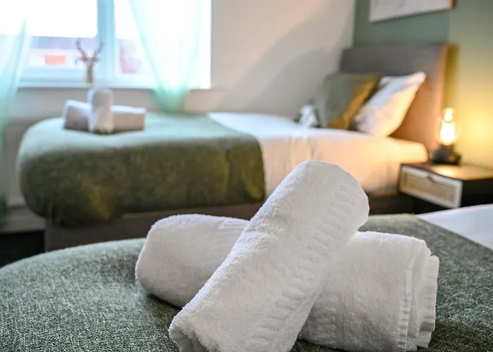 Apartament Cosy 4-bed House L Garden L Free Parking L Wifi L Specious L Hosted By The Cosy Corner Nationwide