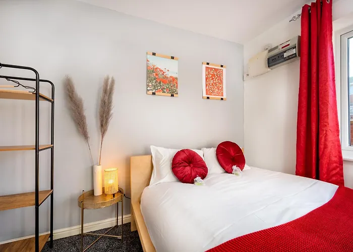 Cosy 4-bed House L Garden L Free Parking L Wifi L Specious L Hosted By The Cosy Corner Nationwide 맨체스터