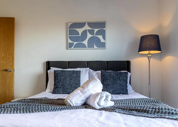 Manchester, Etihad Stadium View , Coop Live, Modern 2 Bed Apartment,