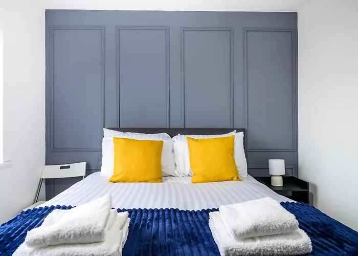 House With Garden, Sleeps 5, Centre Close, Manchester, Free Fast Wi-fi, Free Parking, 55-inch Tv, Self-check In - Contractors! Сasa de vacaciones Mánchester