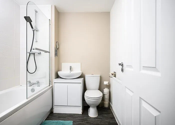 House With Garden, Sleeps 5, Centre Close, Manchester, Free Fast Wi-fi, Free Parking, 55-inch Tv, Self-check In - Contractors! Сasa de vacaciones Mánchester