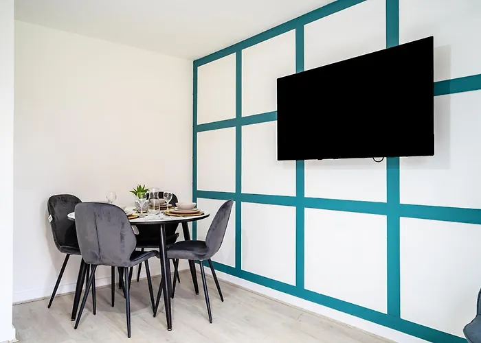 House With Garden, Sleeps 5, Centre Close, Manchester, Free Fast Wi-fi, Free Parking, 55-inch Tv, Self-check In - Contractors! 맨체스터