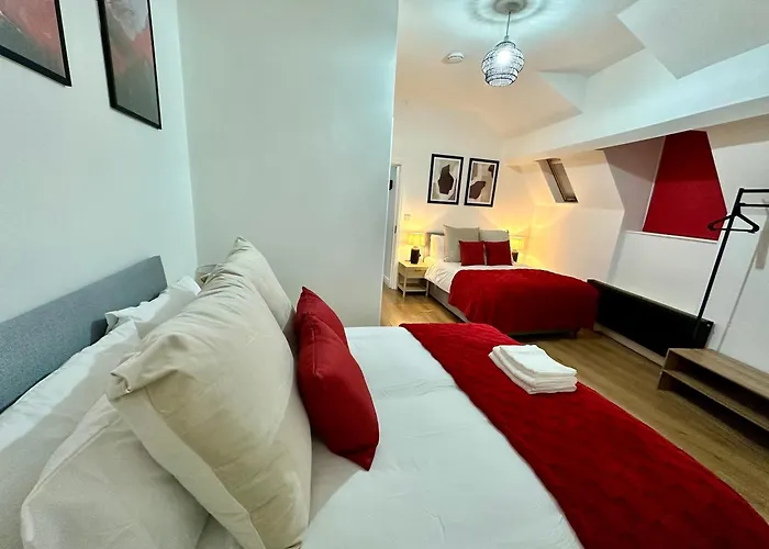 Stylish Old Trafford 2br Apartment, Free Parking, Near Stadium & Centre *