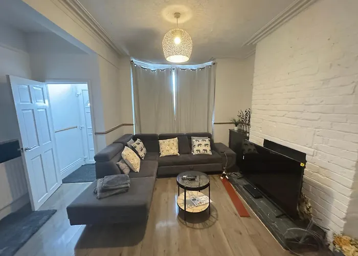 Near Ethiad Stadium بيت للعطل