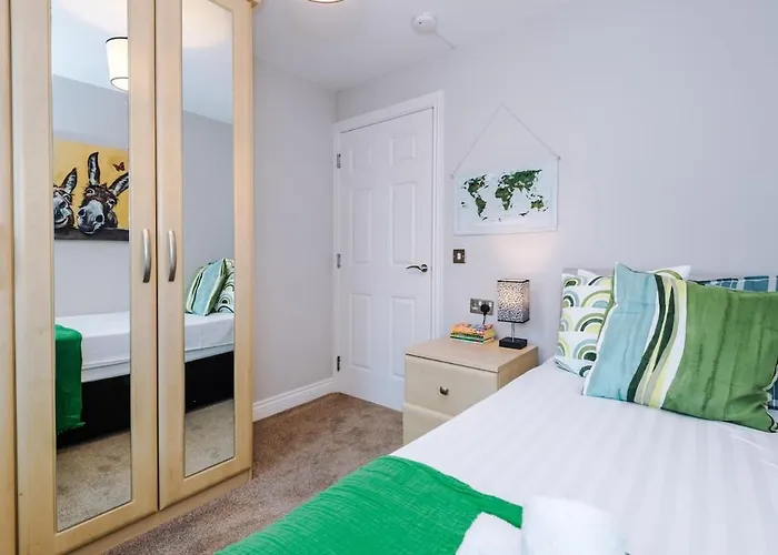 Charming Townhome Retreat, Close To *