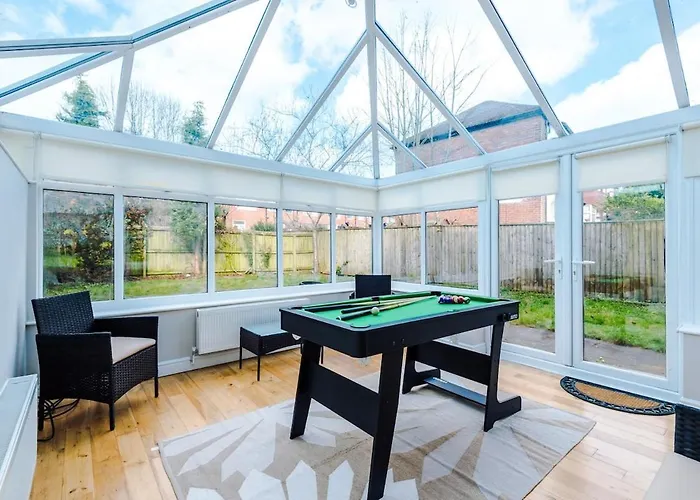 Charming Townhome Retreat, Close To Manchester