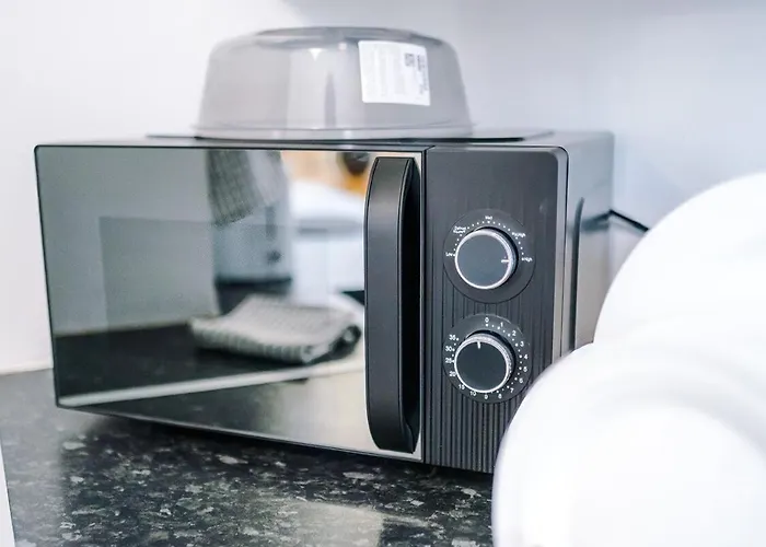 Stunning In Altrincham, Large Driveway, Sleeps 7, Perfect For Groups مانشستر