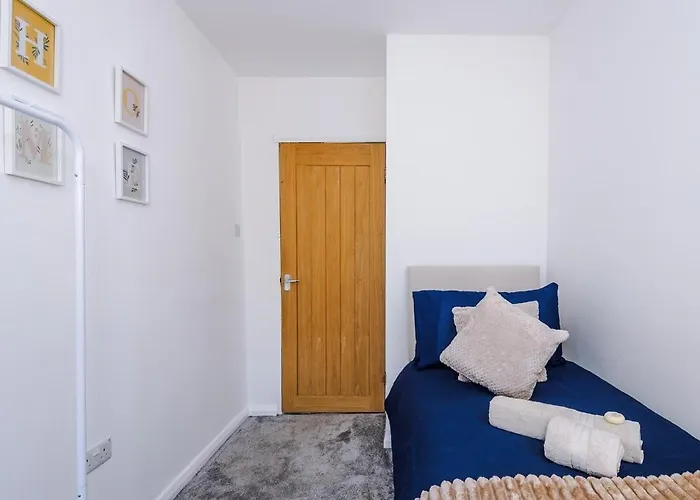 Stunning In Altrincham, Large Driveway, Sleeps 7, Perfect For Groups Lejlighed *