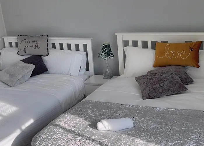 Tatil Evi Tomelle Luxury -5 Beds-near Etihad Stadium- Coop Live-high Speed Wifi & Free Parking