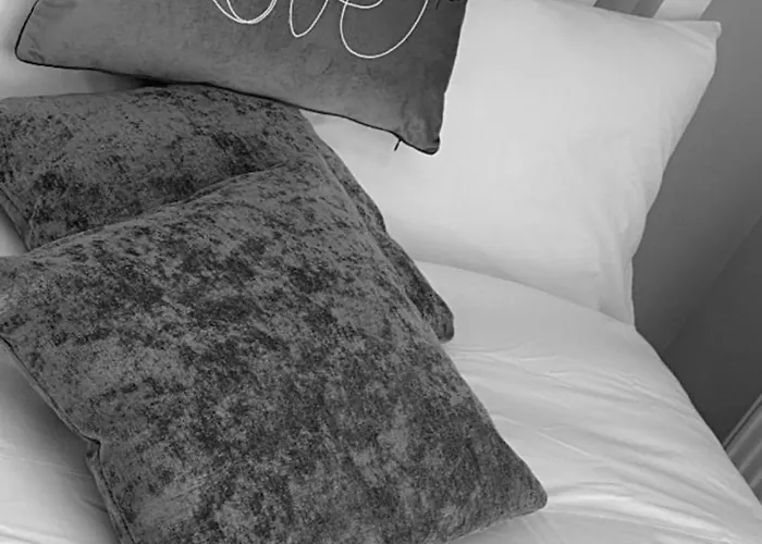 Tomelle Luxury -5 Beds-near Etihad Stadium- Coop Live-high Speed Wifi & Free Parking Tatil Evi *