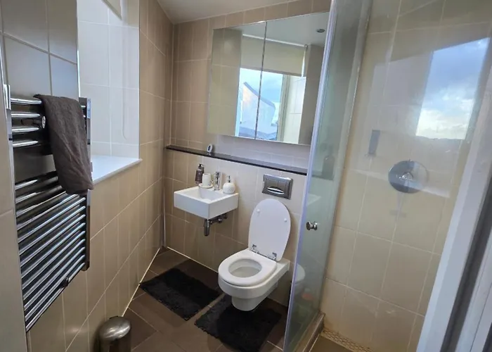 Séjour chez l'habitant Lovely One Private Bedroom In Shared 2 Bedroom *