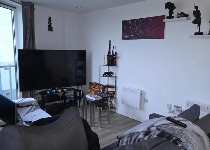 Lovely One Private Bedroom In Shared 2 Bedroom *