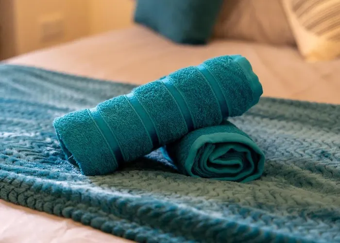 Chic 2br House W Parking & High-speed Wifi Manchester