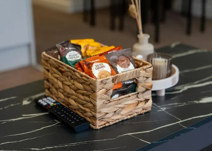 Chic 2br House W Parking & High-speed Wifi Lägenhet *