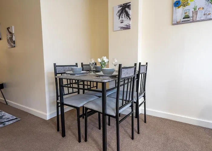 Chic 2br House W Parking & High-speed Wifi Lägenhet *