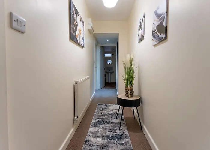 Chic 2br House W Parking & High-speed Wifi * Manchester