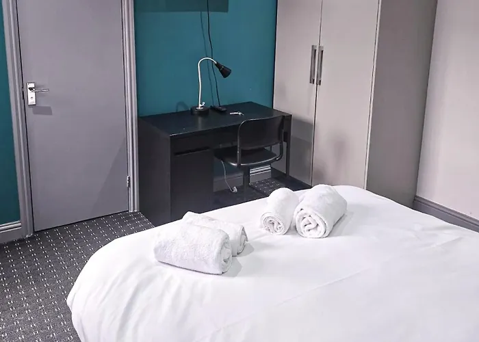 Landcross Co-living - Private Self-cater Manchester