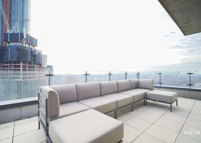 Altitude By The Heim Apartment *