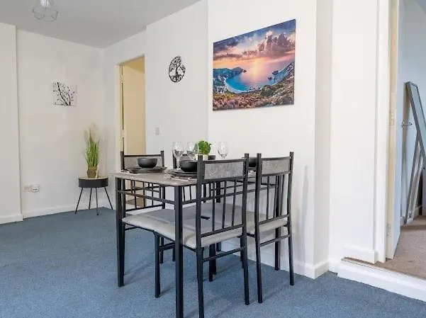 Stylish 2br Retreat - Garden & Fast Wifi 맨체스터