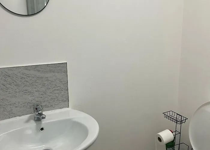 Modern 2Br Retreat For Extended Stays דירה מנצ'סטר