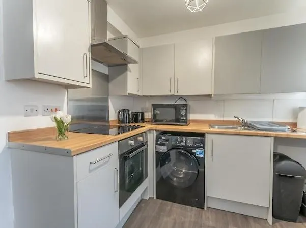 Modern 2BR Home with Garden - Extended Stays *