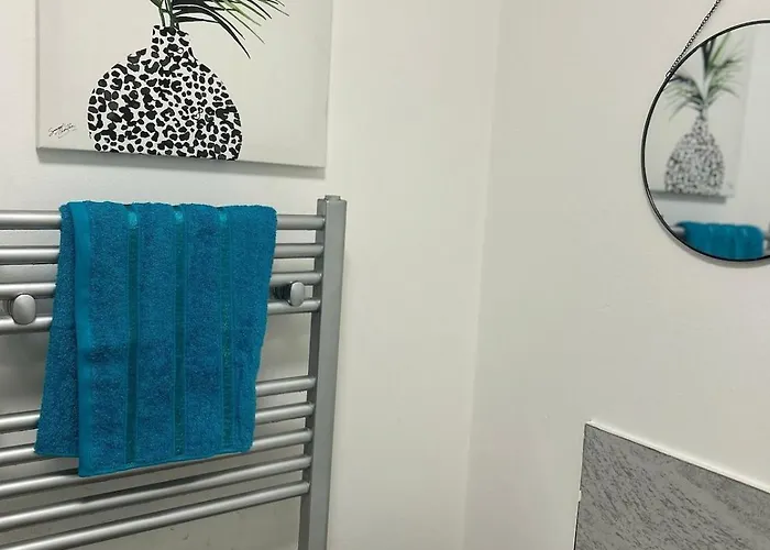 Modern 2Br Retreat For Extended Stays דירה *