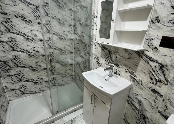 Sindhu Luxury * Manchester