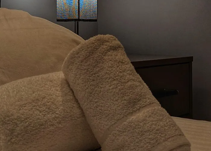 Beautiful 5 Bedroom Sleeps 12 People In Prázdninový dům Manchester